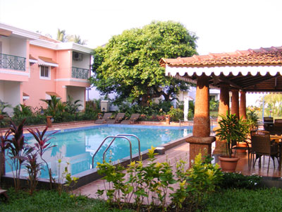 Costa Del Sol Clubhouse and Pool Perspective